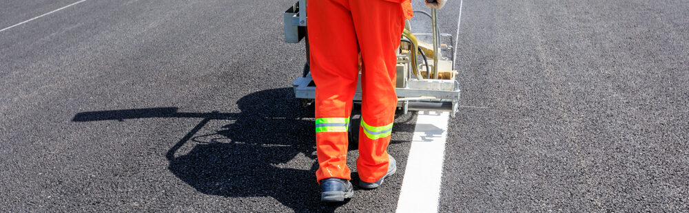 Road,Workers,Use,Hot-melt,Scribing,Machines,To,Painting,Dividing,Line