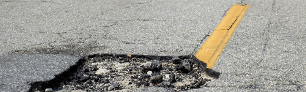 dangerous-pothole-on-american-road-surface-ruined-2024-12-06-00-48-39-utc_11zon